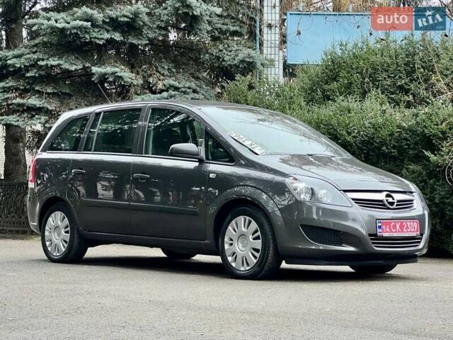 Серый Опель Зафира, объемом двигателя 1.6 л и пробегом 208 тыс. км за 6550 $, фото 4 на Automoto.ua