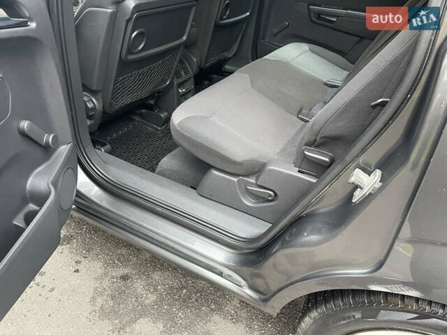 Серый Опель Зафира, объемом двигателя 1.8 л и пробегом 176 тыс. км за 5600 $, фото 18 на Automoto.ua