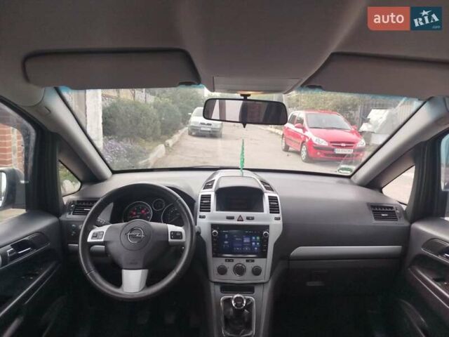 Серый Опель Зафира, объемом двигателя 1.8 л и пробегом 208 тыс. км за 6800 $, фото 49 на Automoto.ua