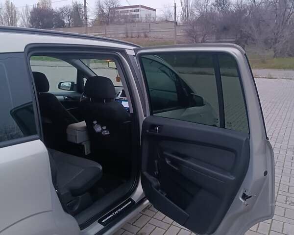 Серый Опель Зафира, объемом двигателя 1.8 л и пробегом 210 тыс. км за 7600 $, фото 13 на Automoto.ua