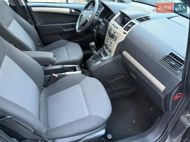 Серый Опель Зафира, объемом двигателя 1.8 л и пробегом 174 тыс. км за 6999 $, фото 35 на Automoto.ua