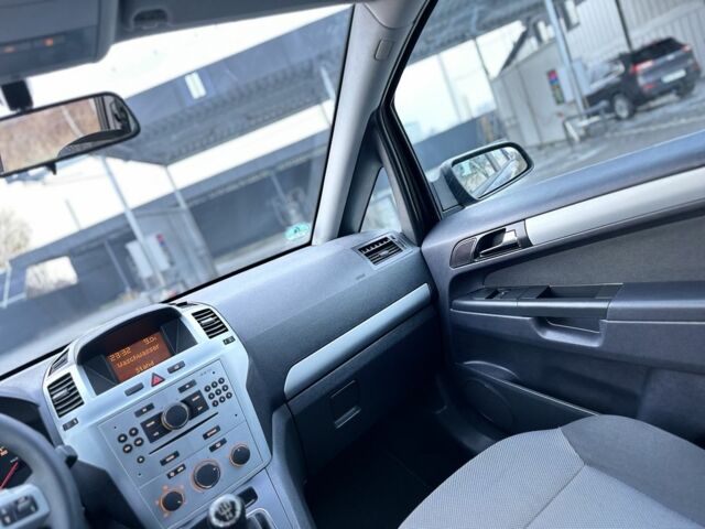 Сірий Опель Зафіра, об'ємом двигуна 1.6 л та пробігом 181 тис. км за 6300 $, фото 7 на Automoto.ua