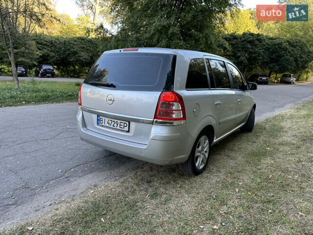 Серый Опель Зафира, объемом двигателя 1.91 л и пробегом 320 тыс. км за 5999 $, фото 2 на Automoto.ua