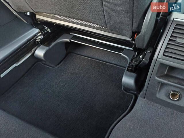 Серый Опель Зафира, объемом двигателя 2.2 л и пробегом 139 тыс. км за 7400 $, фото 23 на Automoto.ua