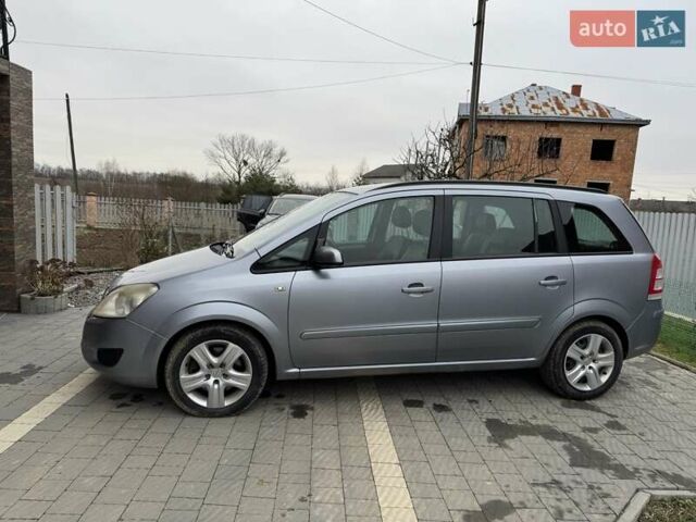 Серый Опель Зафира, объемом двигателя 1.69 л и пробегом 245 тыс. км за 6200 $, фото 1 на Automoto.ua