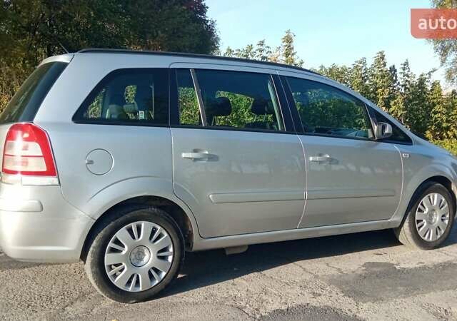 Серый Опель Зафира, объемом двигателя 1.6 л и пробегом 200 тыс. км за 6500 $, фото 2 на Automoto.ua