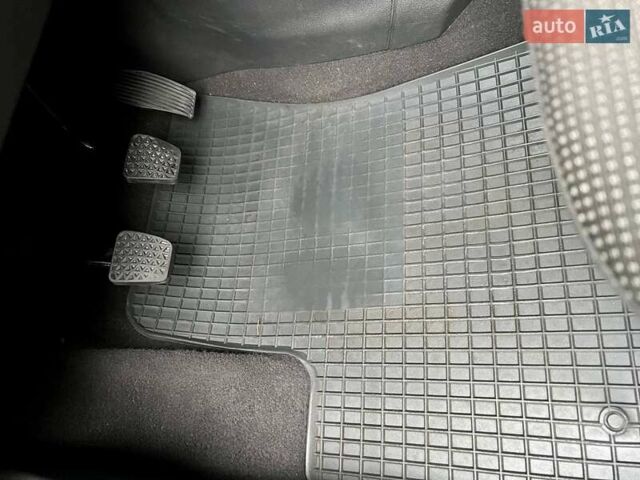 Серый Опель Зафира, объемом двигателя 1.6 л и пробегом 208 тыс. км за 6550 $, фото 43 на Automoto.ua