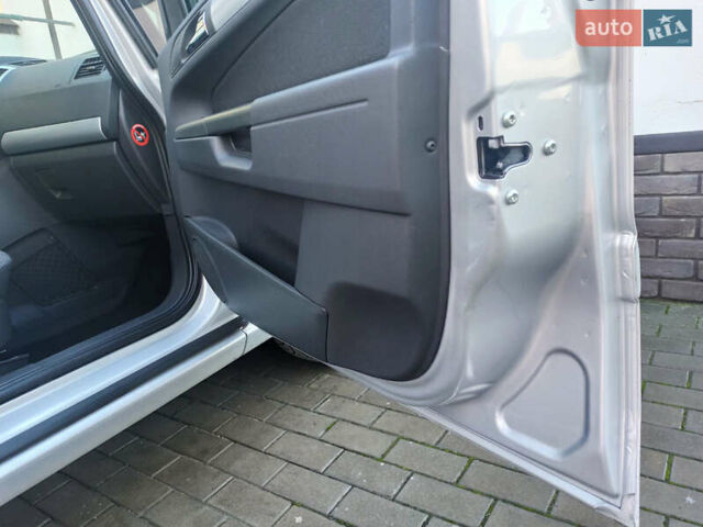 Серый Опель Зафира, объемом двигателя 2.2 л и пробегом 139 тыс. км за 7400 $, фото 26 на Automoto.ua