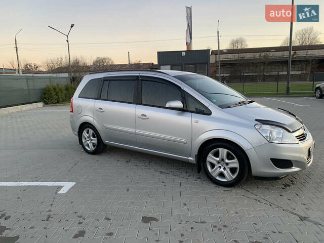 Серый Опель Зафира, объемом двигателя 1.8 л и пробегом 215 тыс. км за 6200 $, фото 1 на Automoto.ua