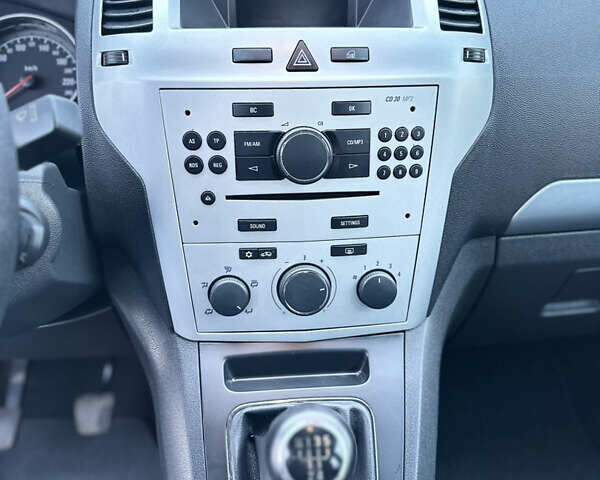 Серый Опель Зафира, объемом двигателя 1.6 л и пробегом 181 тыс. км за 6500 $, фото 42 на Automoto.ua