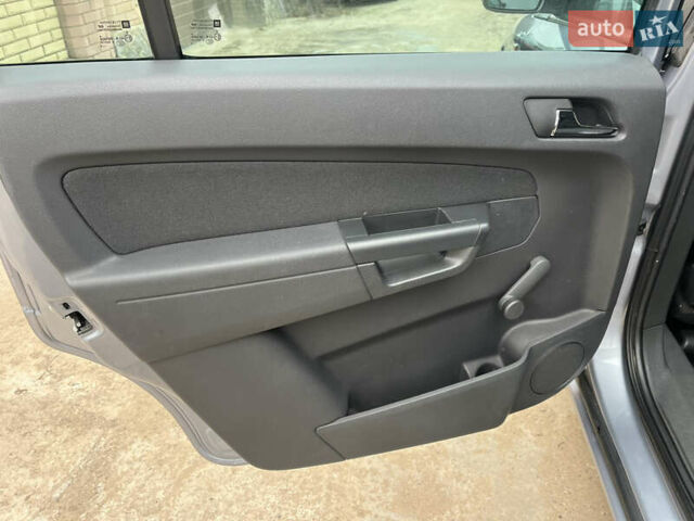 Серый Опель Зафира, объемом двигателя 1.8 л и пробегом 197 тыс. км за 7200 $, фото 42 на Automoto.ua