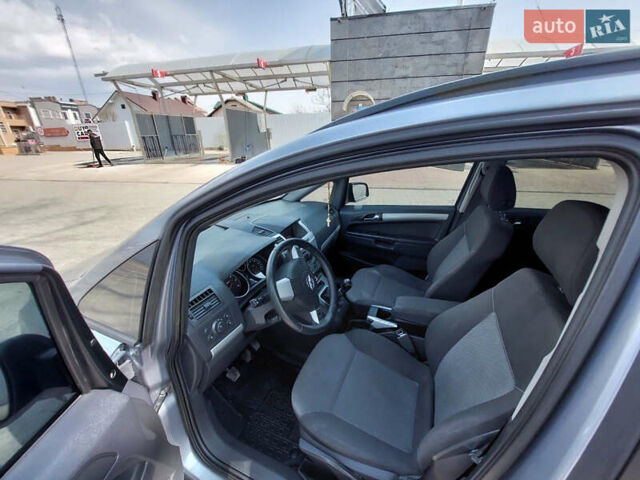 Серый Опель Зафира, объемом двигателя 1.7 л и пробегом 256 тыс. км за 6000 $, фото 17 на Automoto.ua