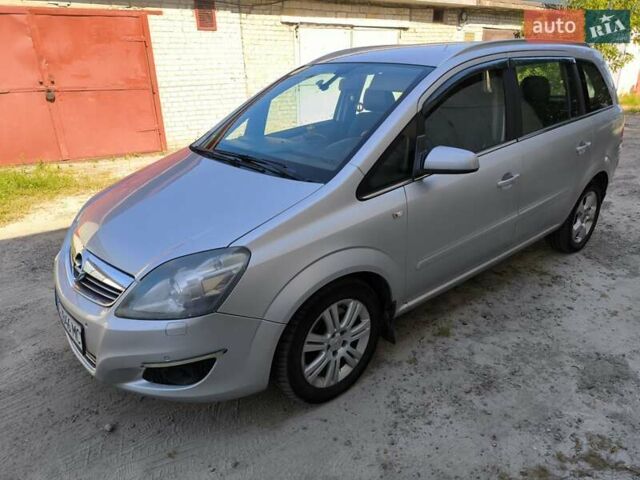 Серый Опель Зафира, объемом двигателя 1.7 л и пробегом 386 тыс. км за 5600 $, фото 5 на Automoto.ua