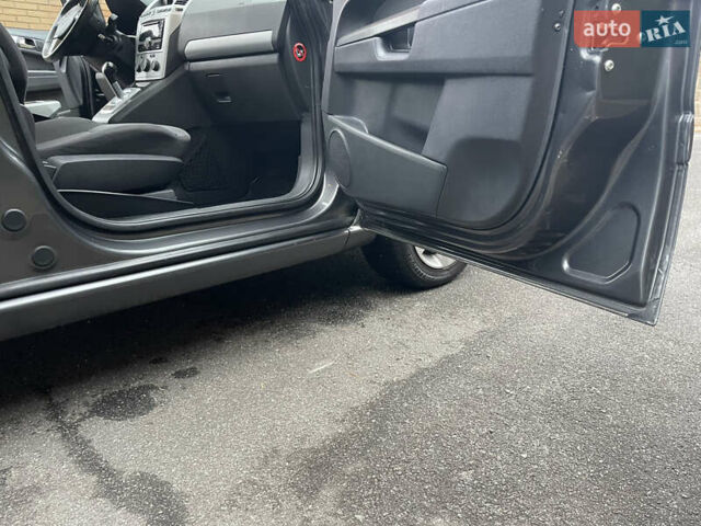 Серый Опель Зафира, объемом двигателя 1.8 л и пробегом 176 тыс. км за 5600 $, фото 34 на Automoto.ua