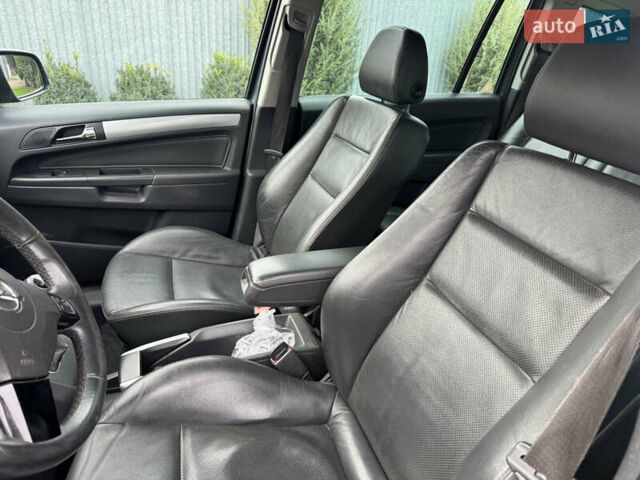 Серый Опель Зафира, объемом двигателя 1.6 л и пробегом 298 тыс. км за 5300 $, фото 10 на Automoto.ua