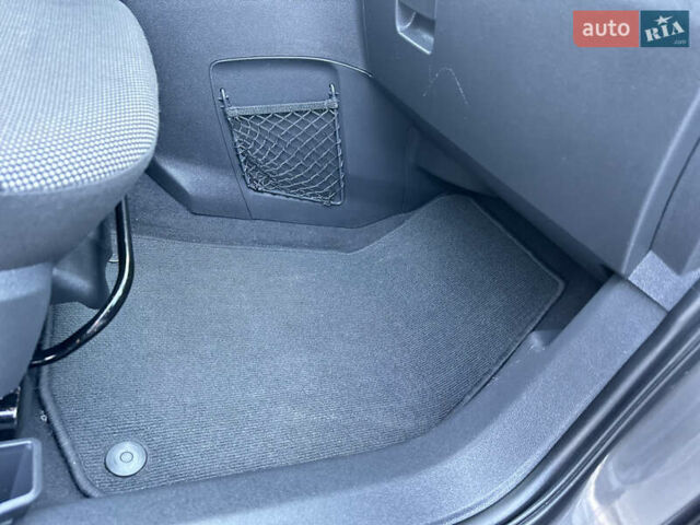 Серый Опель Зафира, объемом двигателя 1.6 л и пробегом 181 тыс. км за 6500 $, фото 71 на Automoto.ua