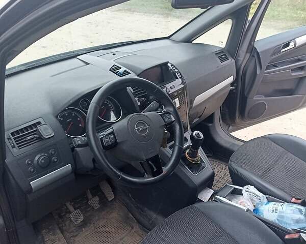 Серый Опель Зафира, объемом двигателя 1.7 л и пробегом 320 тыс. км за 5500 $, фото 4 на Automoto.ua