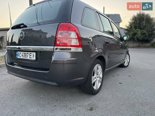 Серый Опель Зафира, объемом двигателя 1.9 л и пробегом 254 тыс. км за 7700 $, фото 7 на Automoto.ua