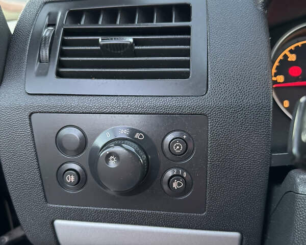 Серый Опель Зафира, объемом двигателя 1.9 л и пробегом 254 тыс. км за 7700 $, фото 35 на Automoto.ua