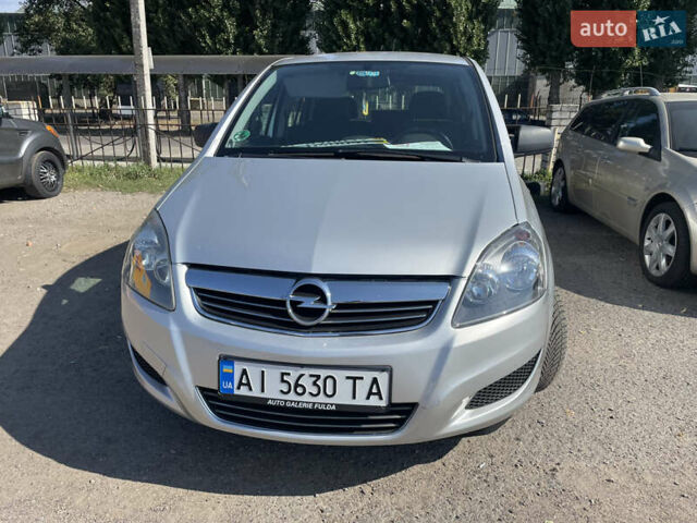 Серый Опель Зафира, объемом двигателя 1.6 л и пробегом 221 тыс. км за 6700 $, фото 1 на Automoto.ua