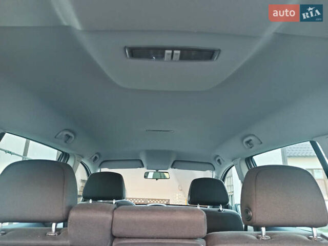 Серый Опель Зафира, объемом двигателя 2.2 л и пробегом 139 тыс. км за 7400 $, фото 15 на Automoto.ua