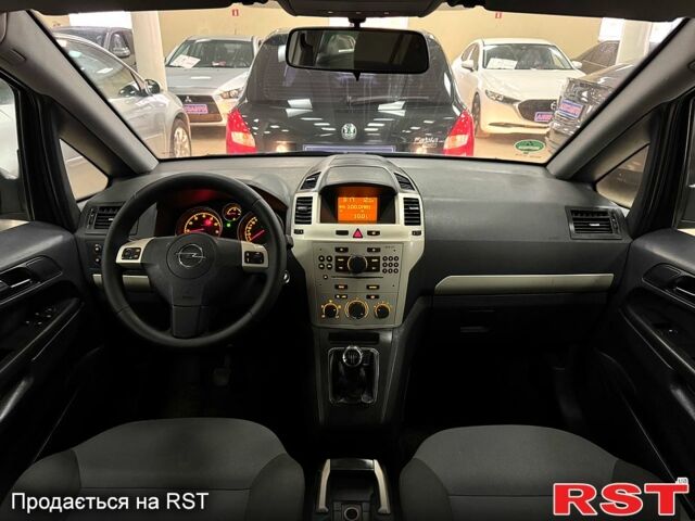 Серый Опель Зафира, объемом двигателя 1.8 л и пробегом 204 тыс. км за 6000 $, фото 10 на Automoto.ua