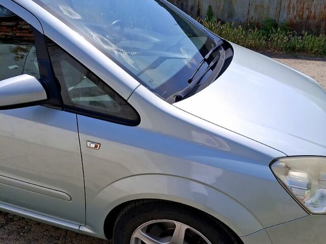 Серый Опель Зафира, объемом двигателя 1.7 л и пробегом 250 тыс. км за 6700 $, фото 3 на Automoto.ua