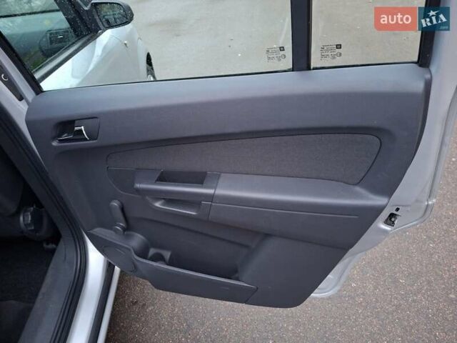 Серый Опель Зафира, объемом двигателя 1.6 л и пробегом 191 тыс. км за 5800 $, фото 13 на Automoto.ua