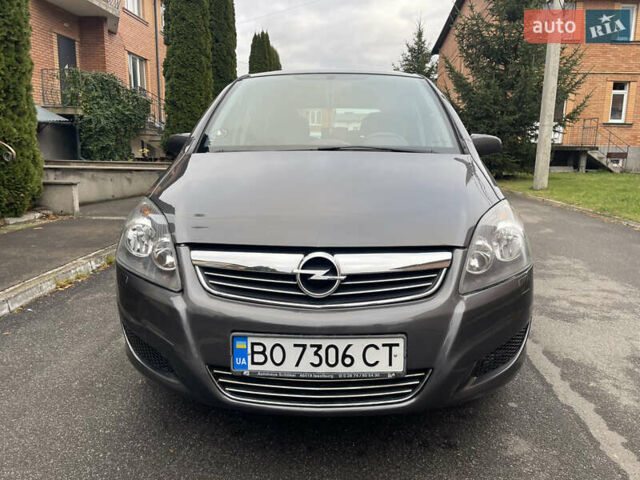Серый Опель Зафира, объемом двигателя 1.8 л и пробегом 176 тыс. км за 5600 $, фото 1 на Automoto.ua