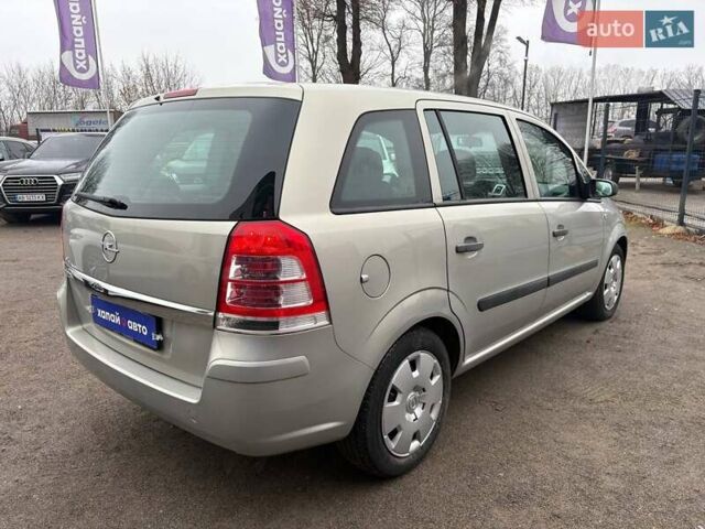 Серый Опель Зафира, объемом двигателя 1.8 л и пробегом 146 тыс. км за 8300 $, фото 4 на Automoto.ua