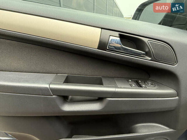 Серый Опель Зафира, объемом двигателя 1.6 л и пробегом 212 тыс. км за 6350 $, фото 31 на Automoto.ua