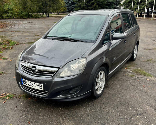 Серый Опель Зафира, объемом двигателя 1.9 л и пробегом 302 тыс. км за 5950 $, фото 1 на Automoto.ua