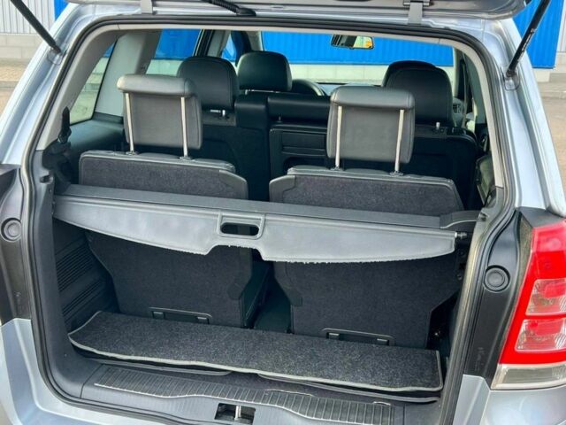 Серый Опель Зафира, объемом двигателя 1.7 л и пробегом 245 тыс. км за 6300 $, фото 5 на Automoto.ua