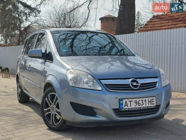 Серый Опель Зафира, объемом двигателя 1.7 л и пробегом 256 тыс. км за 6000 $, фото 7 на Automoto.ua