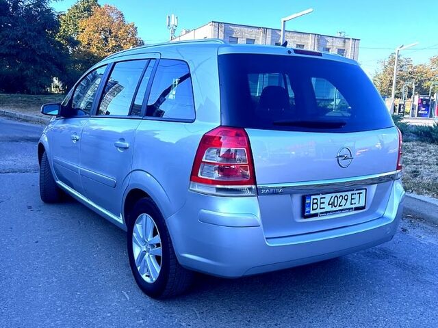 Серый Опель Зафира, объемом двигателя 1.6 л и пробегом 207 тыс. км за 6499 $, фото 2 на Automoto.ua