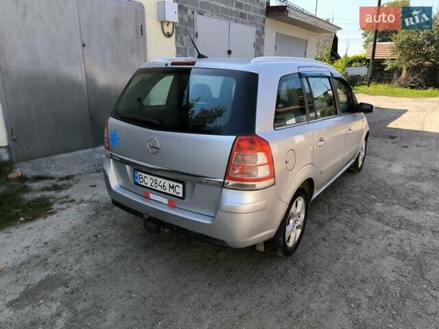 Серый Опель Зафира, объемом двигателя 1.7 л и пробегом 386 тыс. км за 5600 $, фото 1 на Automoto.ua