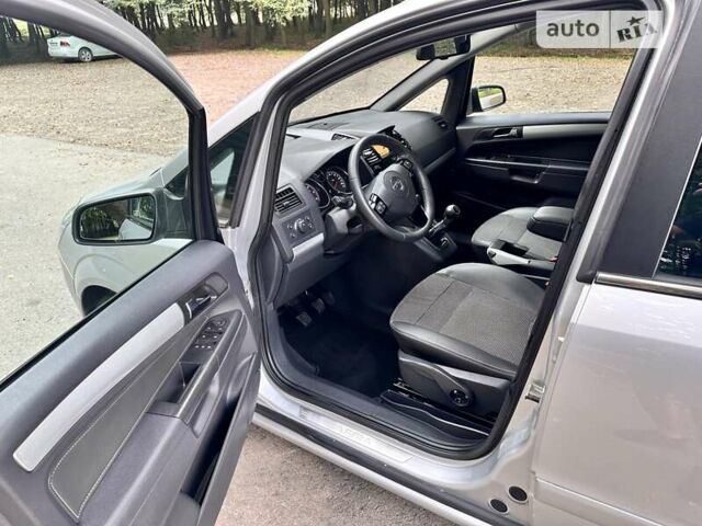 Серый Опель Зафира, объемом двигателя 1.7 л и пробегом 173 тыс. км за 7850 $, фото 16 на Automoto.ua