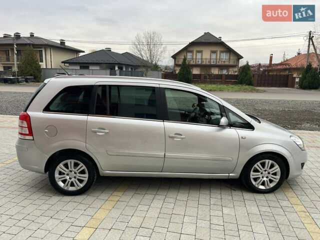 Серый Опель Зафира, объемом двигателя 1.7 л и пробегом 222 тыс. км за 6600 $, фото 4 на Automoto.ua