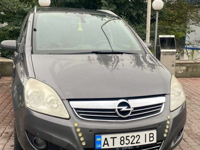 Серый Опель Зафира, объемом двигателя 1.7 л и пробегом 230 тыс. км за 5900 $, фото 1 на Automoto.ua