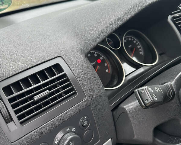 Серый Опель Зафира, объемом двигателя 1.6 л и пробегом 217 тыс. км за 6250 $, фото 10 на Automoto.ua