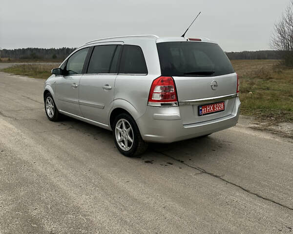 Серый Опель Зафира, объемом двигателя 1.6 л и пробегом 217 тыс. км за 6250 $, фото 2 на Automoto.ua
