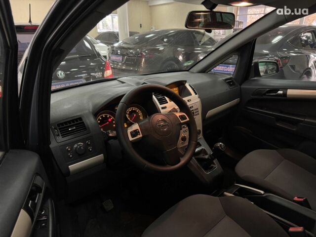 Серый Опель Зафира, объемом двигателя 0 л и пробегом 204 тыс. км за 6000 $, фото 8 на Automoto.ua