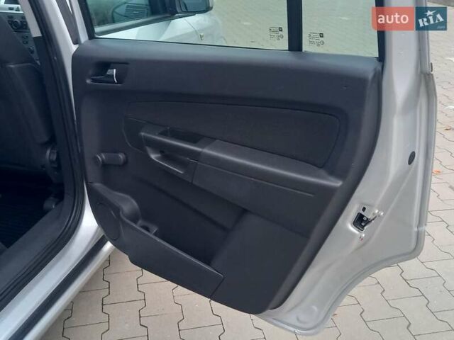 Серый Опель Зафира, объемом двигателя 1.6 л и пробегом 229 тыс. км за 6800 $, фото 22 на Automoto.ua