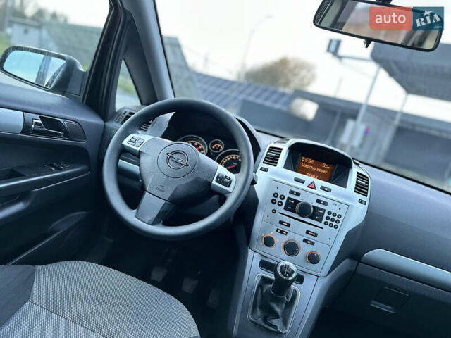 Серый Опель Зафира, объемом двигателя 1.6 л и пробегом 181 тыс. км за 6500 $, фото 56 на Automoto.ua