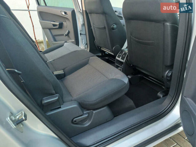 Серый Опель Зафира, объемом двигателя 2.2 л и пробегом 139 тыс. км за 7400 $, фото 24 на Automoto.ua