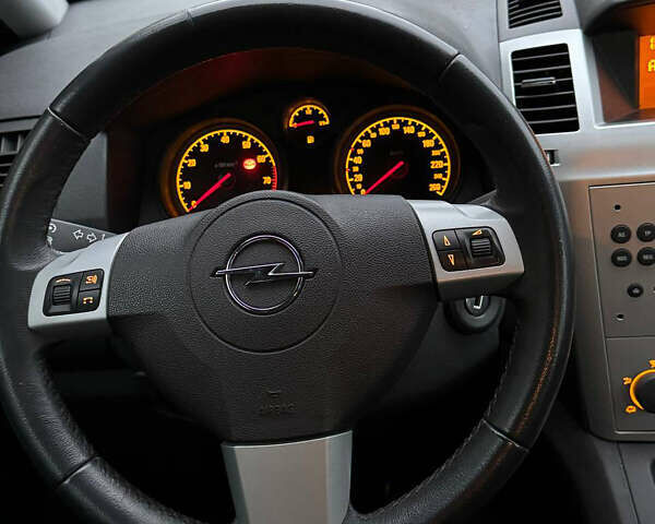 Опель Зафира 2009 в Ровно на Automoto.ua Серый Опель Зафира, объемом двигателя 1.6 л и пробегом 210 тыс. км за 5950 $, фото 18 на Automoto.ua