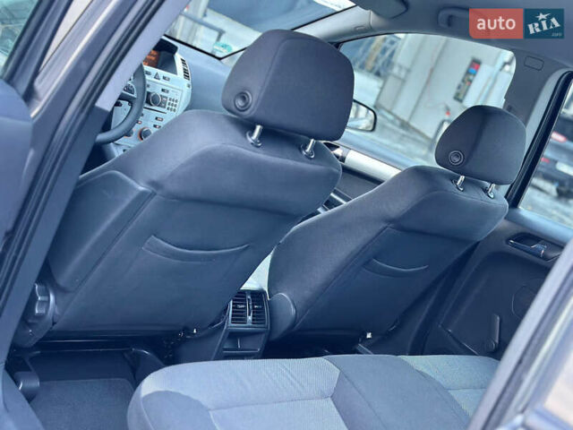 Серый Опель Зафира, объемом двигателя 1.6 л и пробегом 181 тыс. км за 6500 $, фото 54 на Automoto.ua