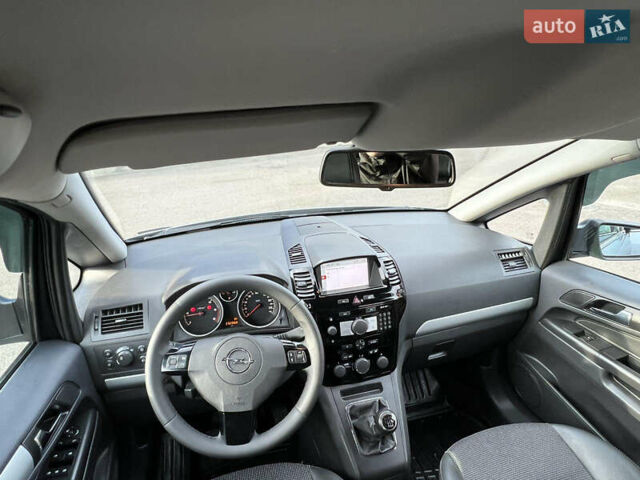 Серый Опель Зафира, объемом двигателя 1.7 л и пробегом 242 тыс. км за 6399 $, фото 32 на Automoto.ua