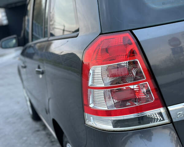 Серый Опель Зафира, объемом двигателя 1.6 л и пробегом 181 тыс. км за 6500 $, фото 12 на Automoto.ua