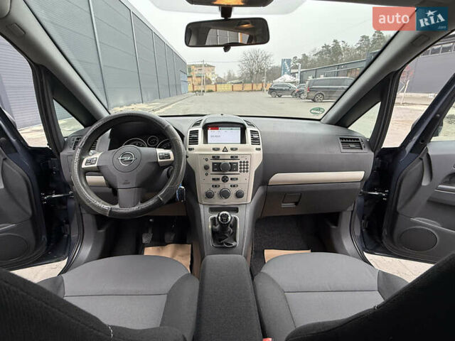 Серый Опель Зафира, объемом двигателя 1.6 л и пробегом 212 тыс. км за 6350 $, фото 33 на Automoto.ua